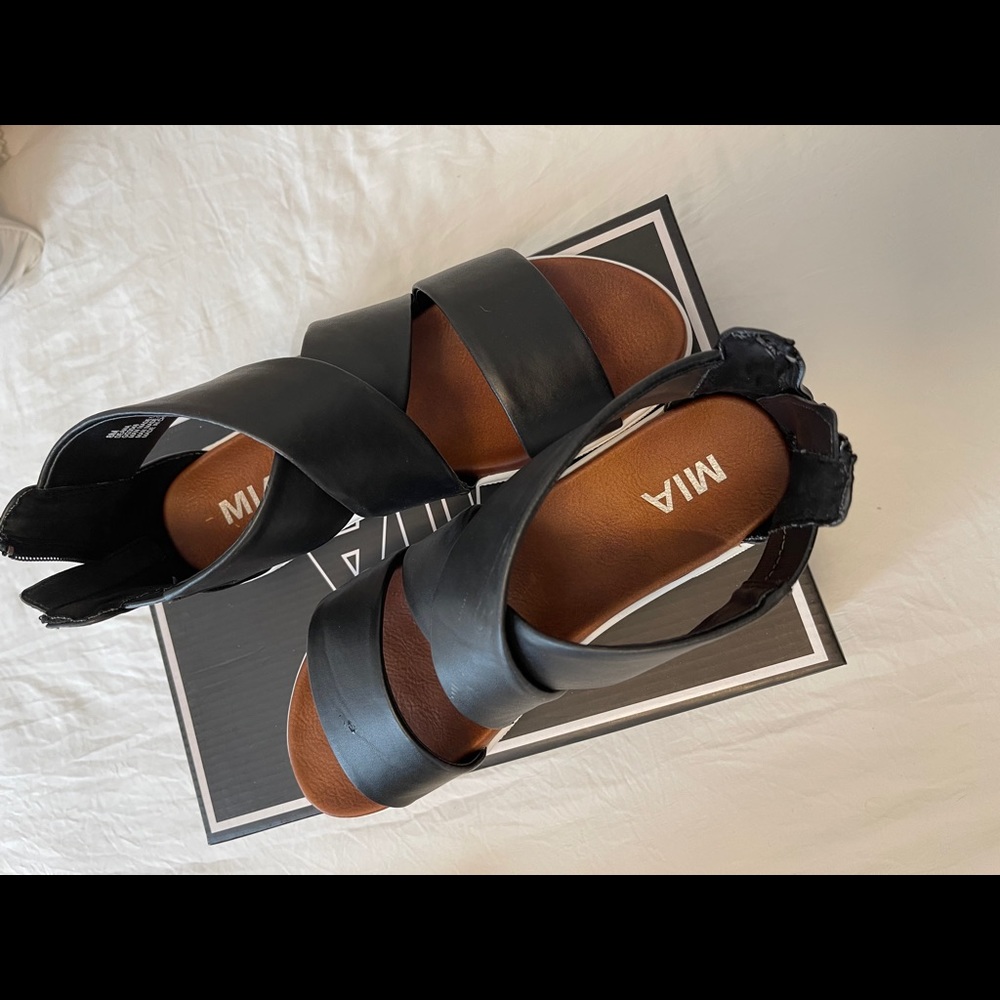 Mia Sandals